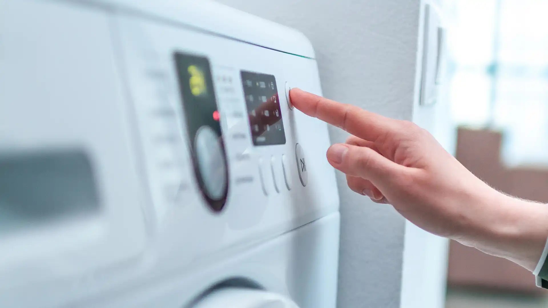 Waschmaschine reinigen: Gerüche, Kalk und Waschmittelreste richtig entfernen