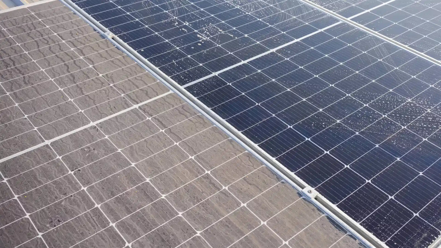 Solaranlage reinigen: Anleitung, Kosten & Tipps für Photovoltaik