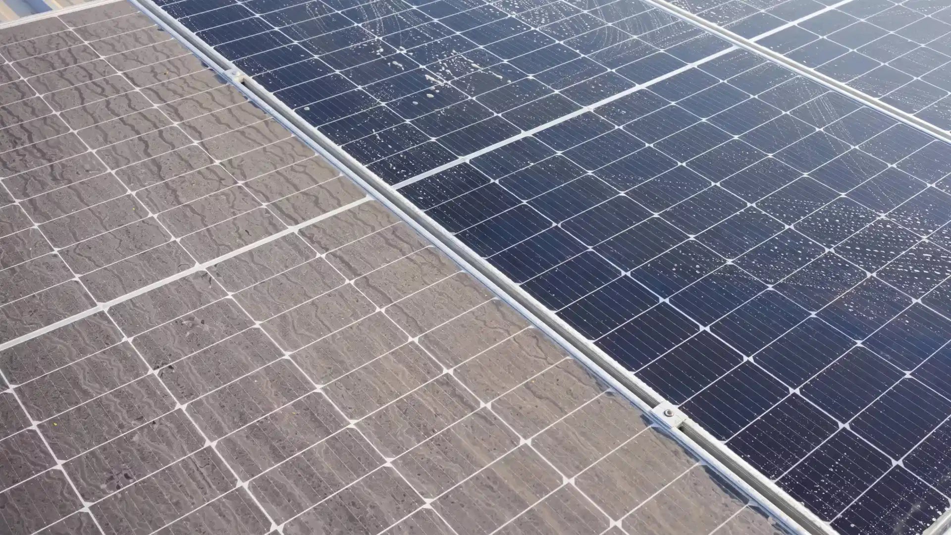 Solaranlage reinigen: Anleitung, Kosten & Tipps für Photovoltaik