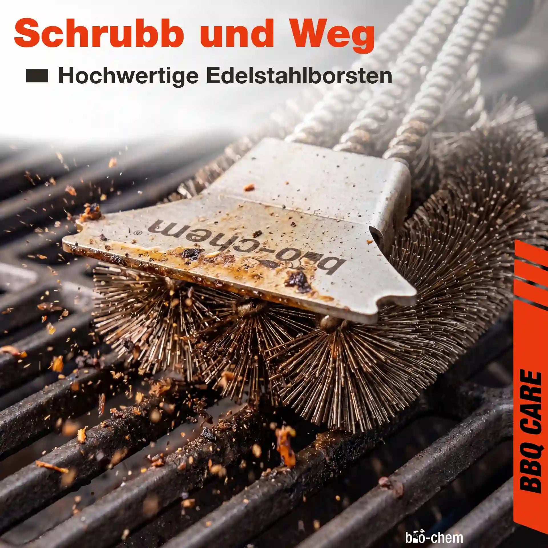bio-chem Edelstahl-Grillbürste im Einsatz: Effektives Schrubben von hartnäckigem Schmutz und Eingebranntem auf dem Grill.
