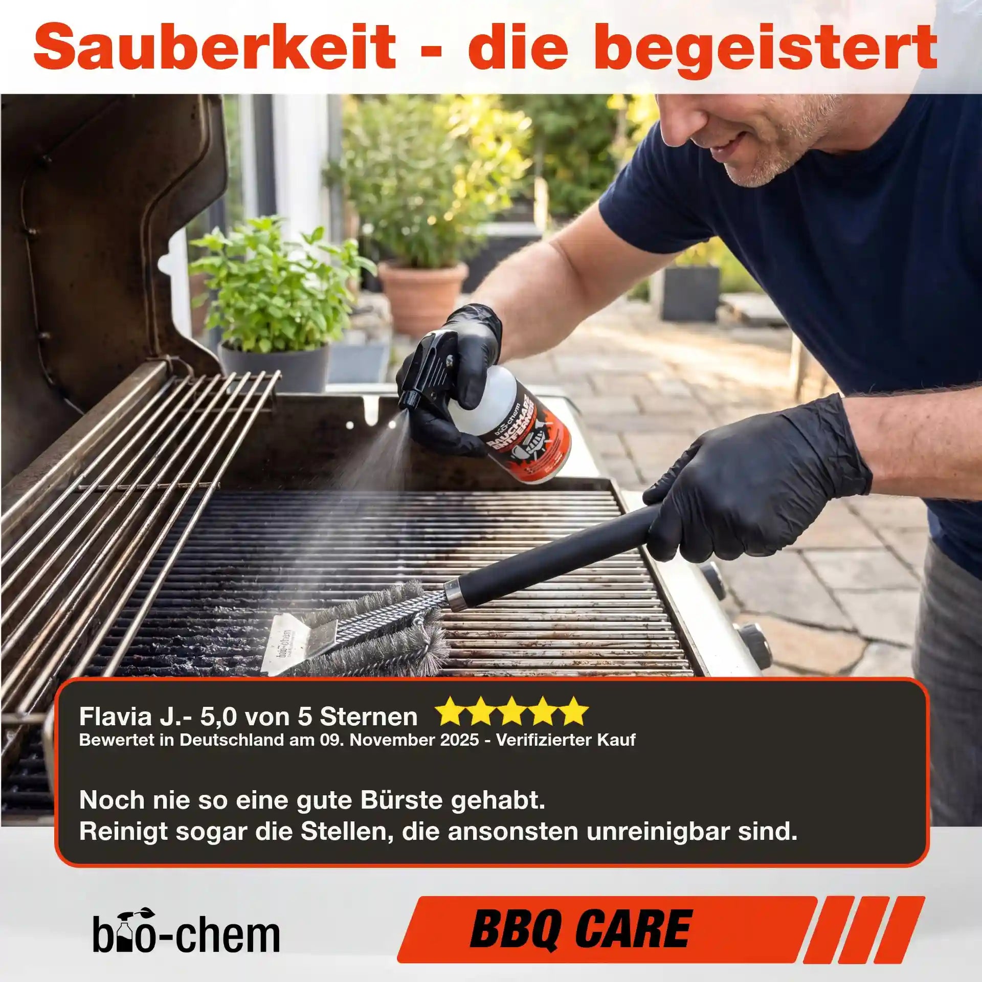 Zufriedener Anwender bei der Grillpflege mit bio-chem BBQ CARE Produkten und 5-Sterne Kundenrezension für die Grillbürste.